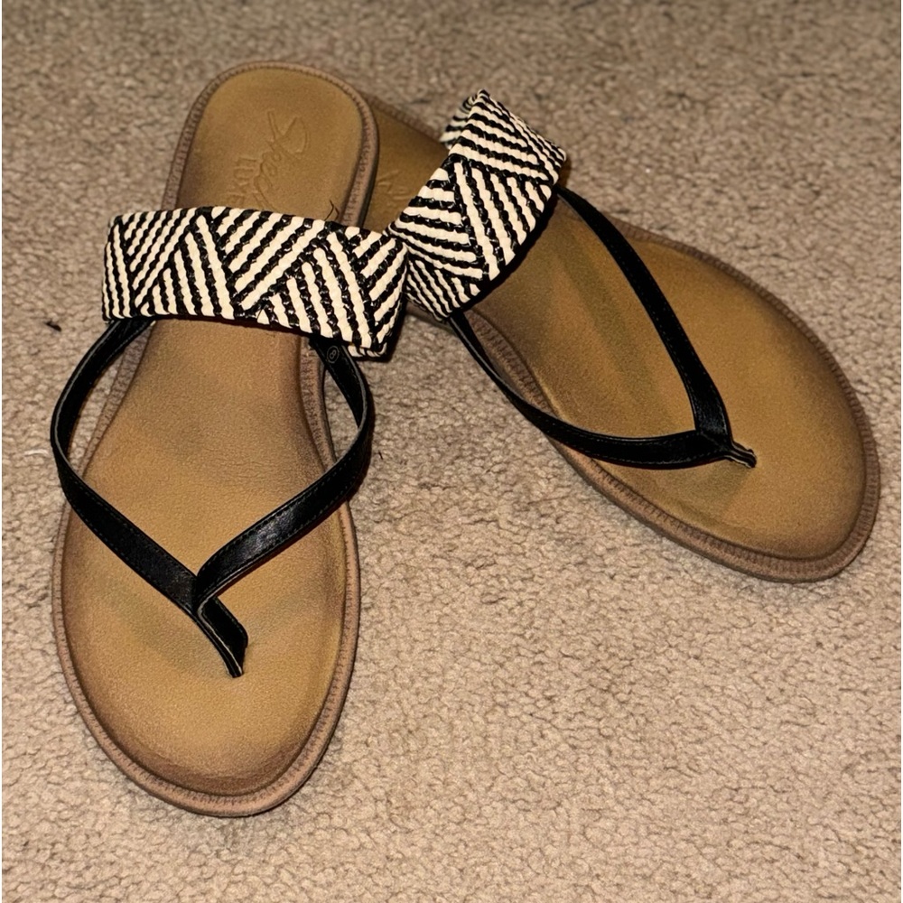 Skechers Luxe Foam sandals